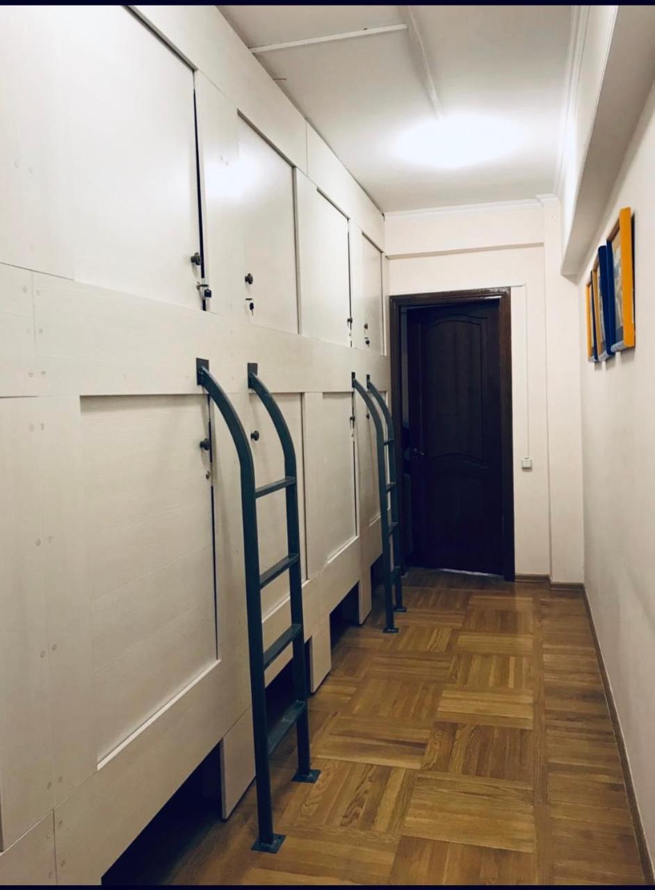 West Point Capsule Vandrarhem Alma-Ata Exteriör bild